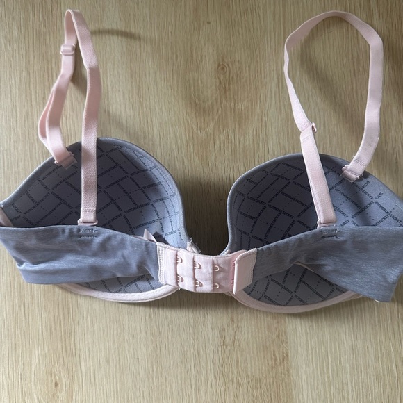 Victoria Secret Gray and Pink Women's Bra - Picture 2 of 5
